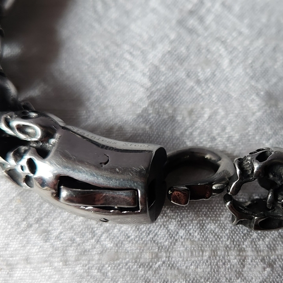 STAINLESS STEEL SKULL BRACELET - Picture 4 of 4